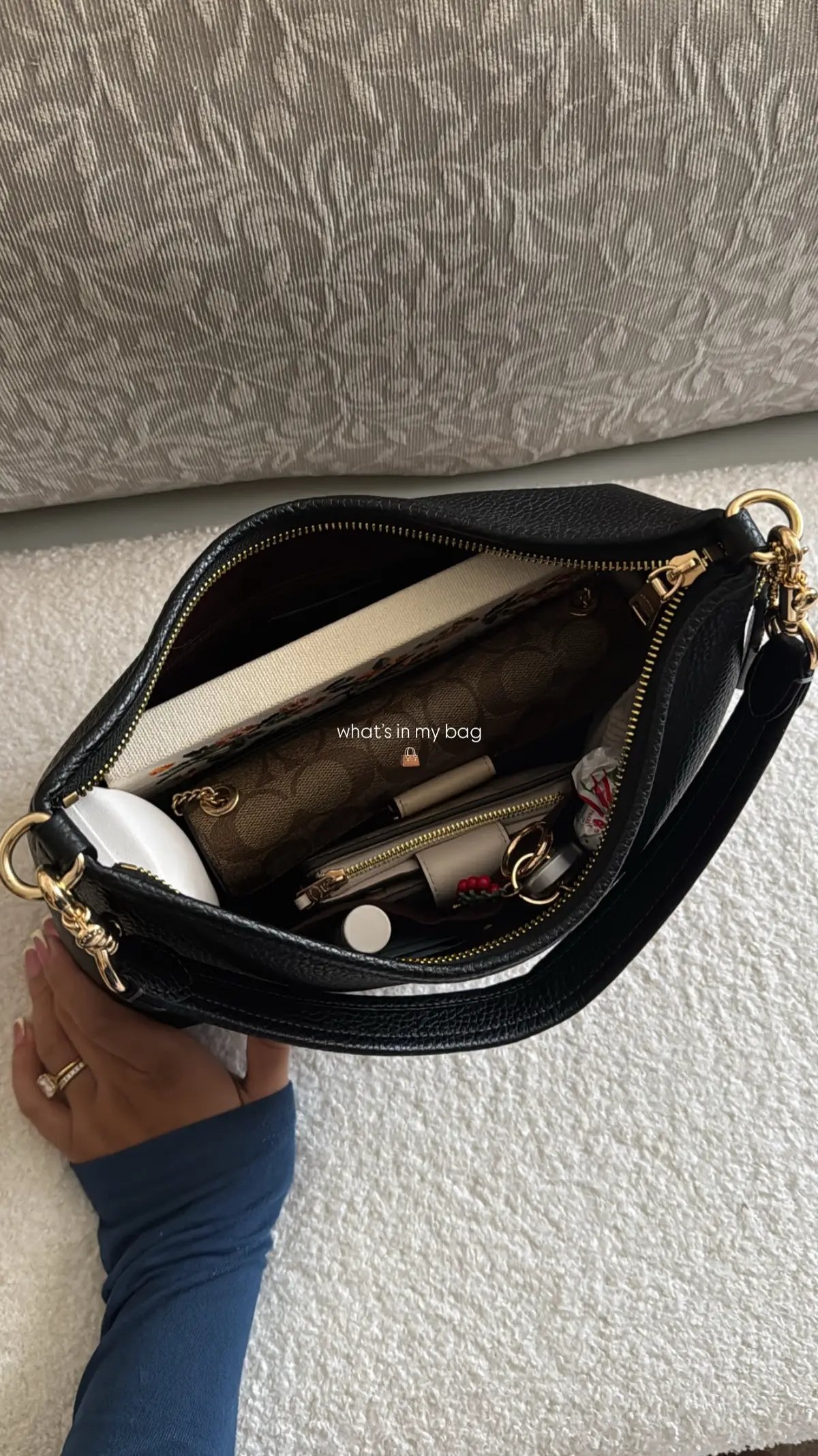 the perfect everyday bag. @Coach  inspired by @tyler ◡̈  #whatsinmybag #coachbag #whatsinmypurse #coach #summerfridays #rhode #elfcosmetics #laurelshoulderbag #everydaybag #girlythings 